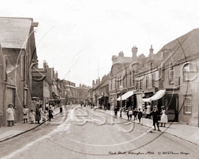 Children posing for their photograph in Peach Street, Wokingham in Berkshire c1900s