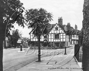 Tudor House, Broad Street corner of Milton Road in Berkshire c1940s