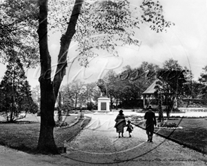 Picture of Berks - Reading, Forbury Gardens c1930s - N1255