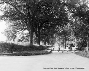 Picture of Berks - Bracknell, Priestwood Court Road c1930s - N1575