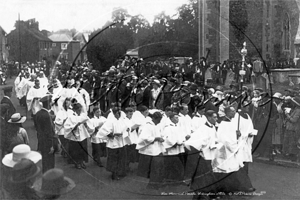 Parade at the War Memorial, All Saints Church, London Road, Wokingham in Berkshire c1910s