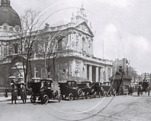 Picture of London Life - Unic Taxis & Hansom Cab c1900s - N051