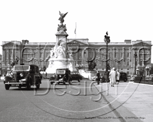 Buckingham Palace with Austin FX3 cabs entering The Mall in London c1950s