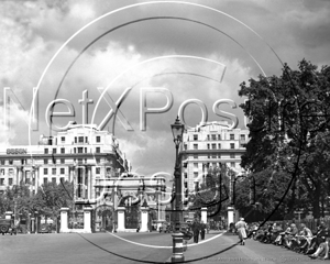 Marble Arch viewed from Hyde Park in London c1930s