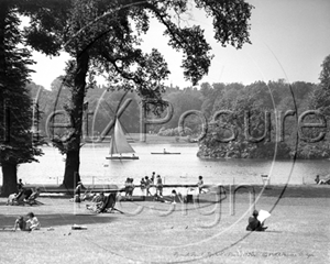 Picture of London - Regent's Park, Round Pond c1930s - N515