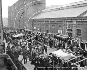Picture of London - Petticoat Lane, Cloth Market c1910s - N958