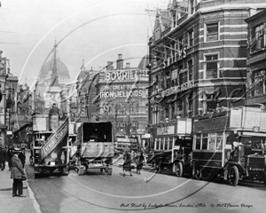 Fleet Street by Ludgate Circus with St Paul's Cathedral in the distance in London c1910s
