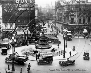 Piccadilly Circus in Central London c1920s