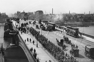 Blackfriars Bridge with soldiers marching south, possibly on their way to the front in London during WW1