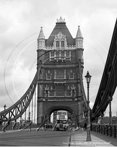 Picture of London - Tower Bridge & Bus c1961 - N2135