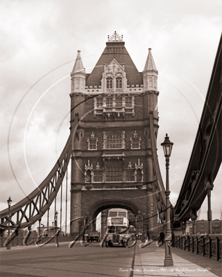 Picture of London - Tower Bridge & Bus c1961 - N2135