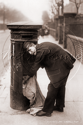 Picture of London Life - London Postman c1900s - N2139