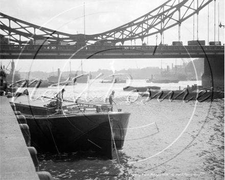 Picture of London - Tower Bridge Barges c1920s - N2182