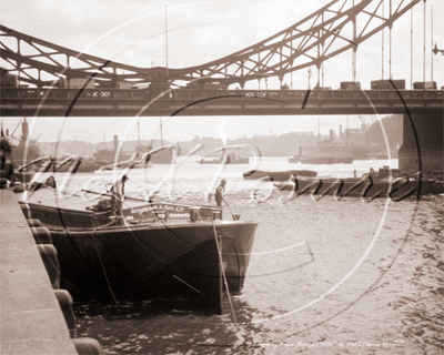 Picture of London - Tower Bridge Barges c1920s - N2182