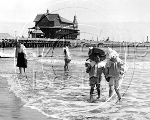 Picture of Suffolk - Lowestoft Beach & Pier c1890s - N394