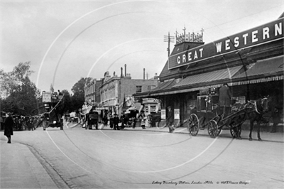 Picture of London, W - Ealing, Broadway Station c1900s - N2608