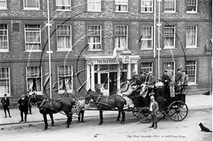 Picture of Beds - Dunstable, High Street, Old Sugar Loaf Hotel c1900s - N2921