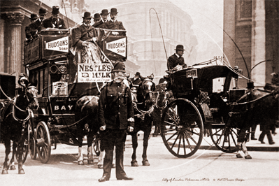 Picture of London Life - Policeman Controlling Traffic c1900 - N3080