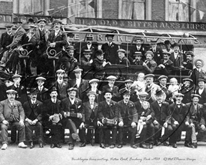 Picture of London, N - Stroud Green, Outing from Bricklayers Arms Pub, Victoria Road c1903 - N832