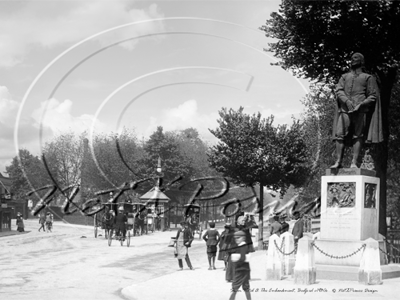 Bunyan Statue, De Pary's Avenue, Bedford in Bedfordshire c1900s