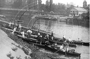 Picture of Middx - Teddington Lock c1900s - N629