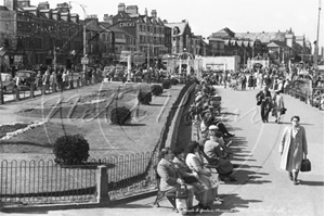 Picture of Lancs - Morecombe, Promenade and Gardens c1954 - N3379