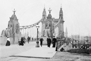 Hammersmith Bridge, Hammersmith in West London c1906