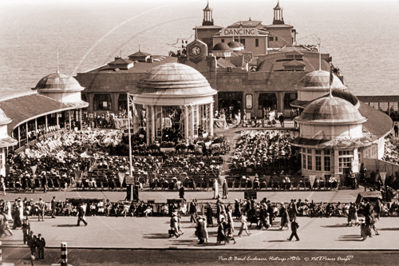 Picture of Sussex - Hastings, Beach and Pier c1930s - N3519