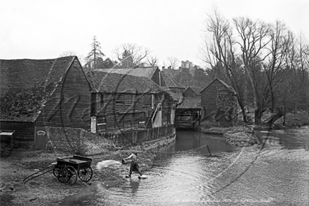 Picture of Surrey - Leatherhead, Old Water Mill c1900s - N3593