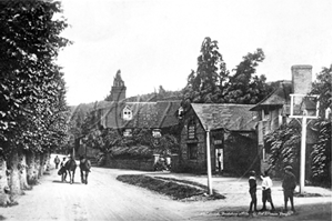 Picture of Berks - Whitchurch Village near Pangbourne c1910s - N3732