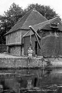 Picture of Kent - Fordwych, Ducking Stool c1900s - N3833