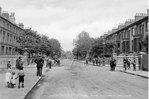 Picture of London, SE - Old Kent Road with Trafalgar Road c1900s - N3877