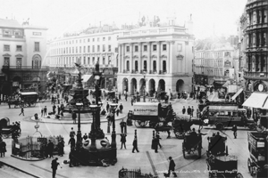 Piccadilly Circus in Central London c1900s