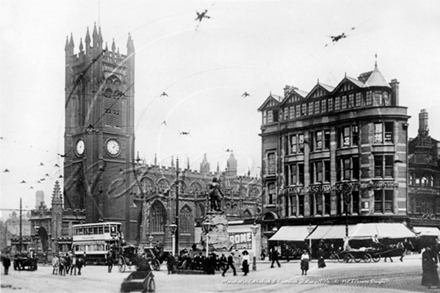 Picture of Lancs - Manchester, Oliver Cromwell Statue c1900s - N4152