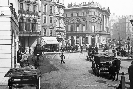 Piccadilly Circus in Central London c1890s