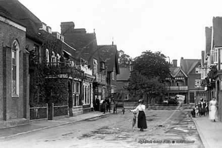 Picture of Berks - Datchet, High Street c1920s - N4285