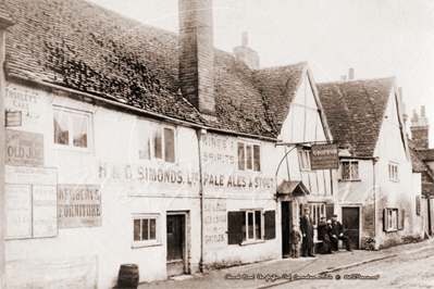Picture of Berks - Caversham, Church Road, The Griffin Pub c1900s - N4290