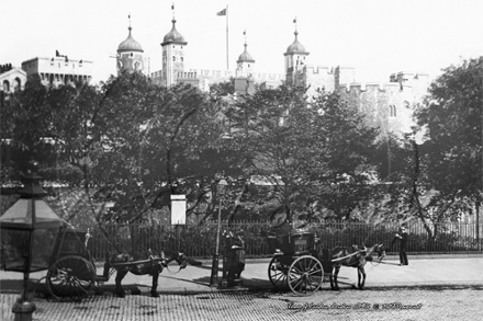 Hansom Cabs and the Tower of London in The City of London c1890s