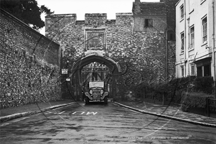 Picture of Hants - Winchester, Winchester College c1930s - N4465