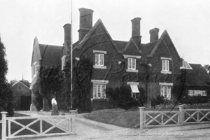 Picture of Berks - Wokingham, Station Road, The Railway Hotel c1914 - N4618