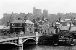 Picture of Berks - Windsor, Windsor Castle and Bridge c1900s - N4615