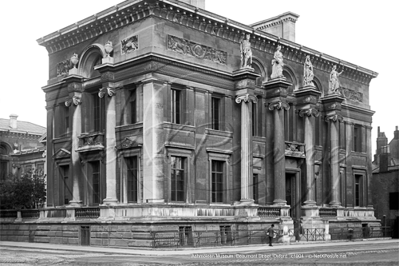 Picture of Oxon - Oxford, Beaumont Street, Ashmolean Museum c1904 - N4723