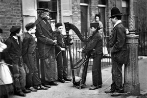 Picture of London Life  - Italian Street Musicians c1877 - N4753