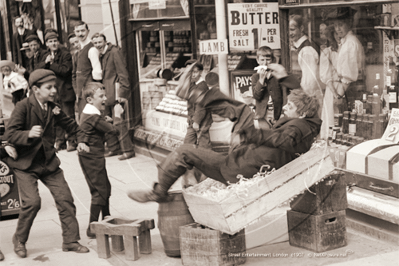 Picture of London - London Life - Street Comedian/Actor c1907 - N042