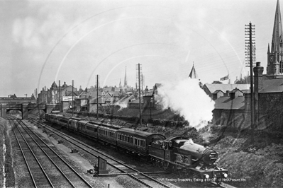 Picture of London, W - Ealing Broadway with Train GWR c1910s - N4815