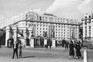 Marble Arch in Central London c1930s