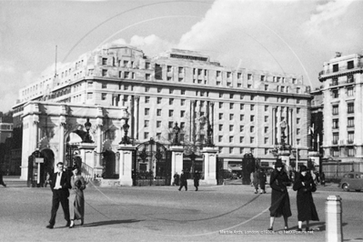 Marble Arch in Central London c1930s