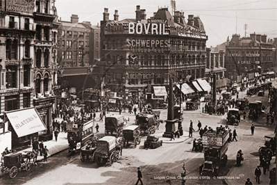 Busy Ludgate Circus in London c1910s