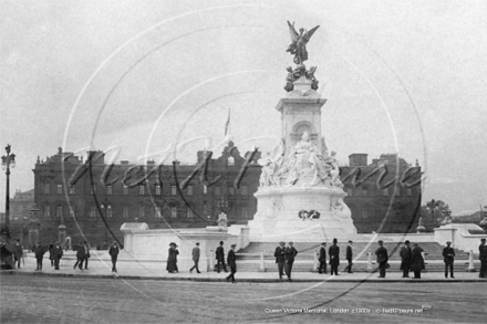 Queen Victoria Memorial, Buckingham Palace in South West London c1900s