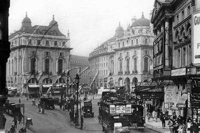 Piccadilly Circus in Central London c1931